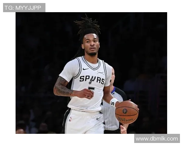 马刺与新奥尔良鹈鹕激战正酣球迷期待精彩对决与惊艳表现